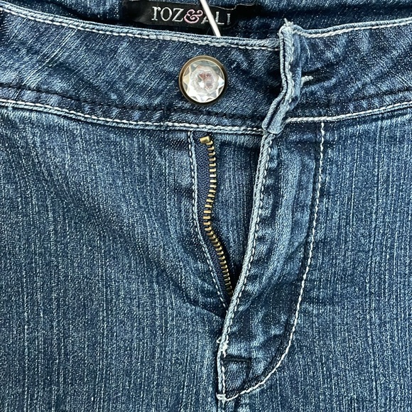 Roz & Ali Size 10 Bejeweled Jean Capris - Picture 4 of 4